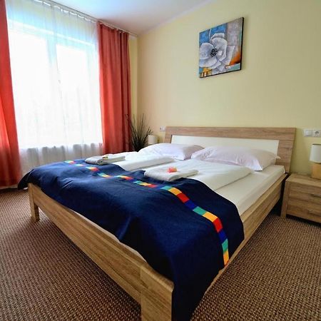 Hotel Korekt Pöstyén Kültér fotó