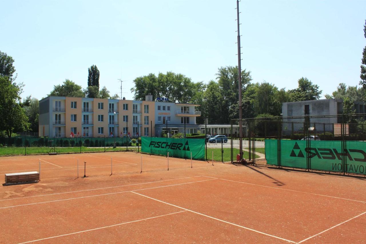 Hotel Korekt Pöstyén Kültér fotó